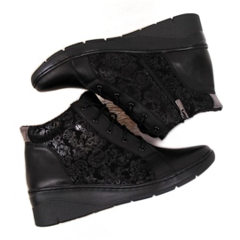 Skinnstövlar på kilklack Helios W H537 svart