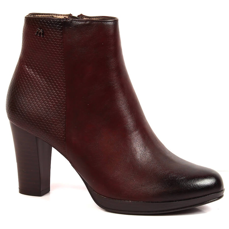 Rödbruna varma damstövlar på inlägget M. Daszyński rödvin