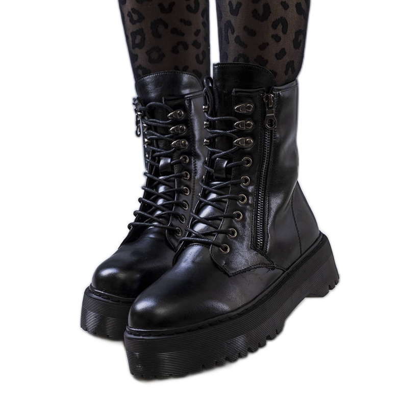 Svarta isolerade stövlar från Isola