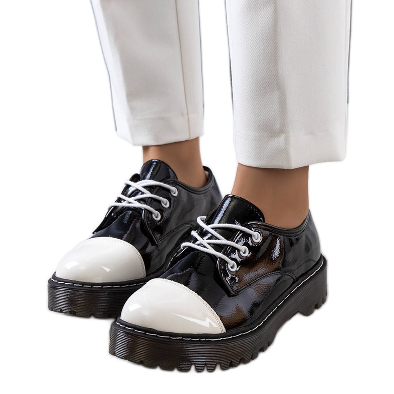 PA1 Svartlackade Cardinskor vit