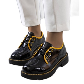 PA1 Svart och gullackade Kuzem-skor