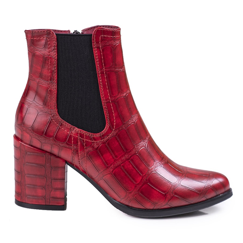 Röda Jodhpur-stövlar på Shelovet-stolpen med mönster