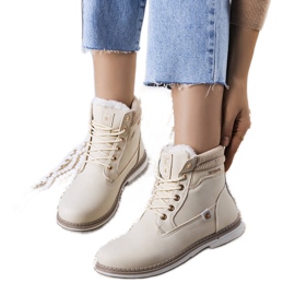 BM Beige isolerade stövlar från Saylor