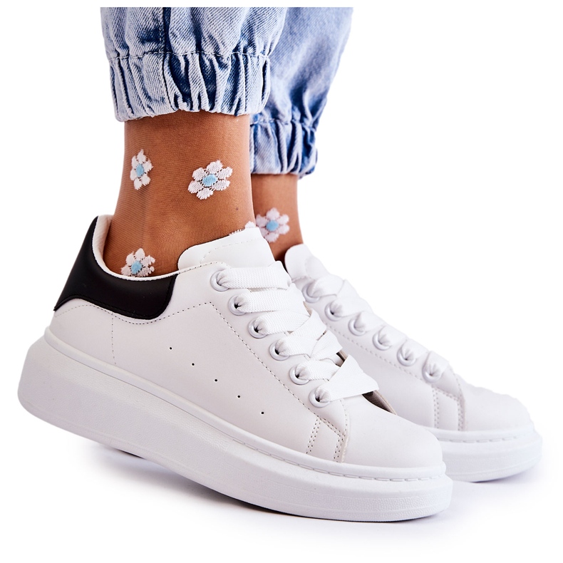 Sportskor för kvinnor, vita och svarta