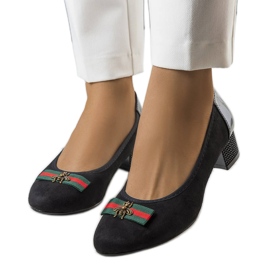 Svarta pumps från Manelia