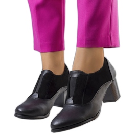 BM Svarta snörskor på Corder-stolpen