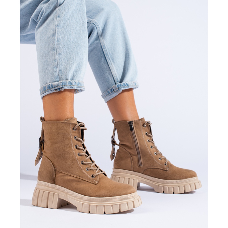Damkängor i mocka på T.SOKOLSKI-plattformen beige brun