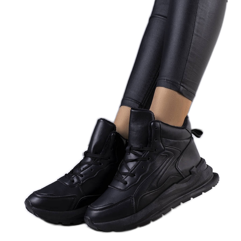 Svarta isolerade sneakers från Tasma