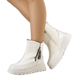 BM Beige isolerade stövlar på Niklas plattform