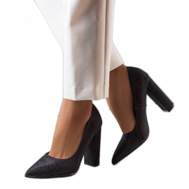 PA1 Svarta pumps på Theiss-posten