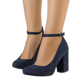 Marinblå pumps med skärp från Norrie