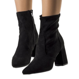 PA1 Svarta stövletter på Kensley-stolpen