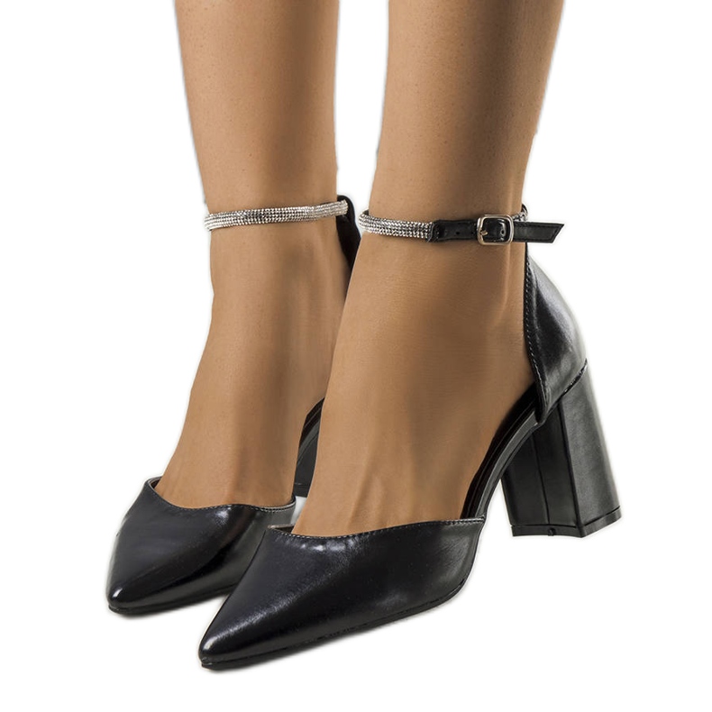 Svarta pumps med Leighton cubic zirconia