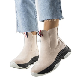 BM Takani beige isolerade stövlar