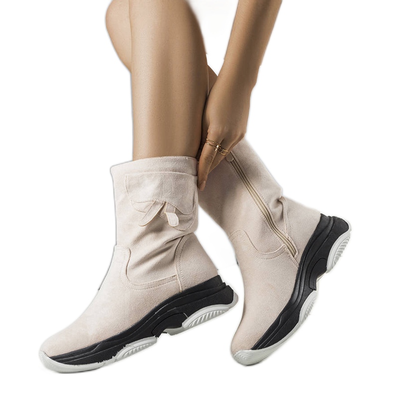 Destino beige isolerade stövlar