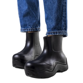 Svarta gummistövlar på hög Frolo-sula