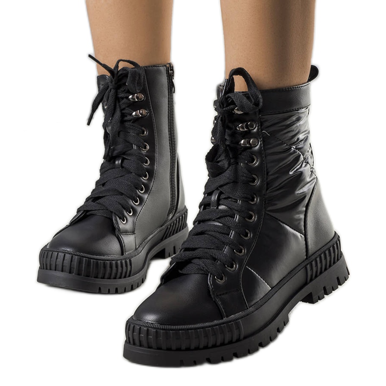 Svarta isolerade stövlar från Hamina