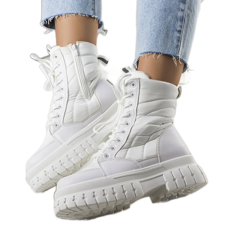 BM Vita isolerade snöstövlar från Arinna