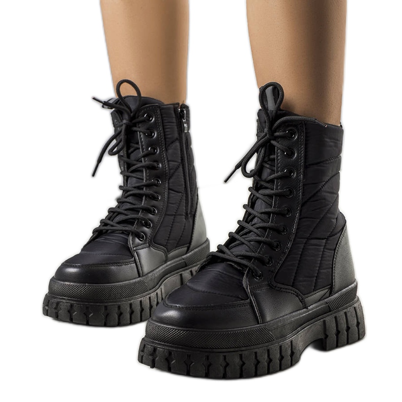 Svarta isolerade snöstövlar från Arinna