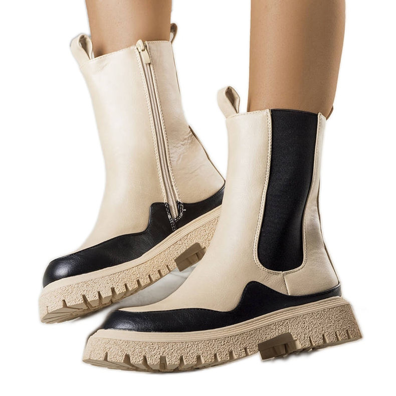 PA1 Beige och svarta stövlar från Valeris