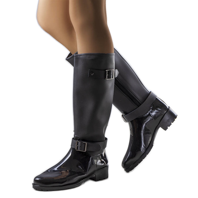 Svarta höga stövlar från Lahti