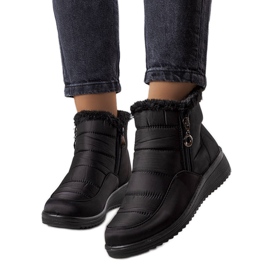 Svarta isolerade snöstövlar med päls från Blen