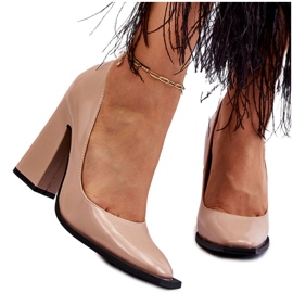 PA1 Fashionabla klackpumpar i lackläder Nude Mysterious beige