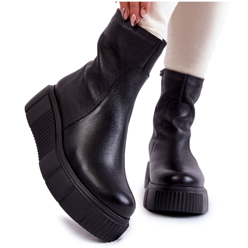 PL5 Kvinnors Läderstövlar På Den Svarta Plattformen