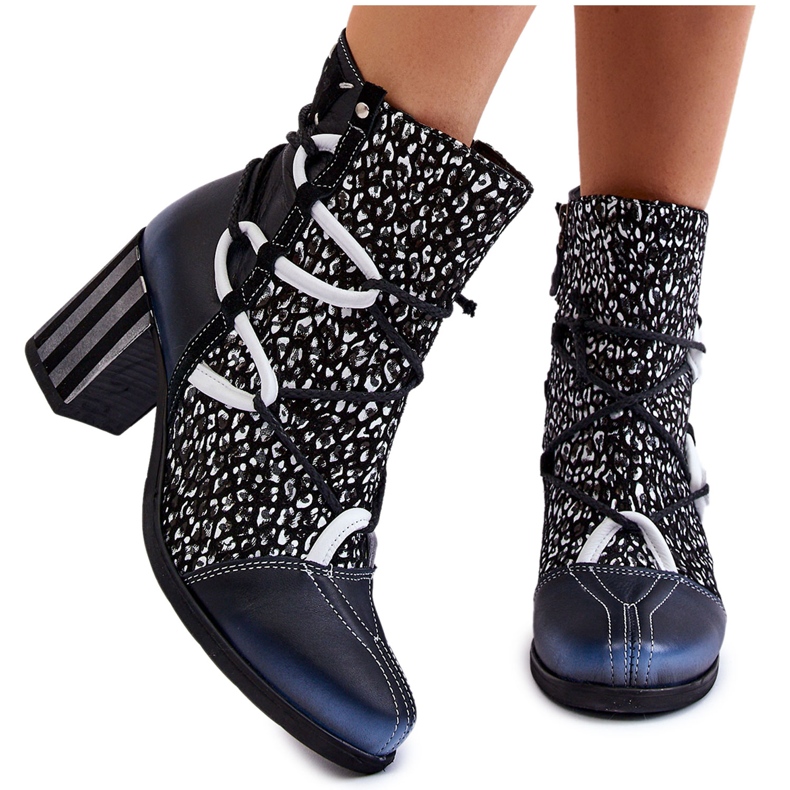 Högklackat läder för kvinnor Maciejka 05605-01 Svart och vit