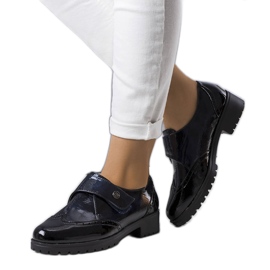 Marinblå lackade skor från Bateli svart