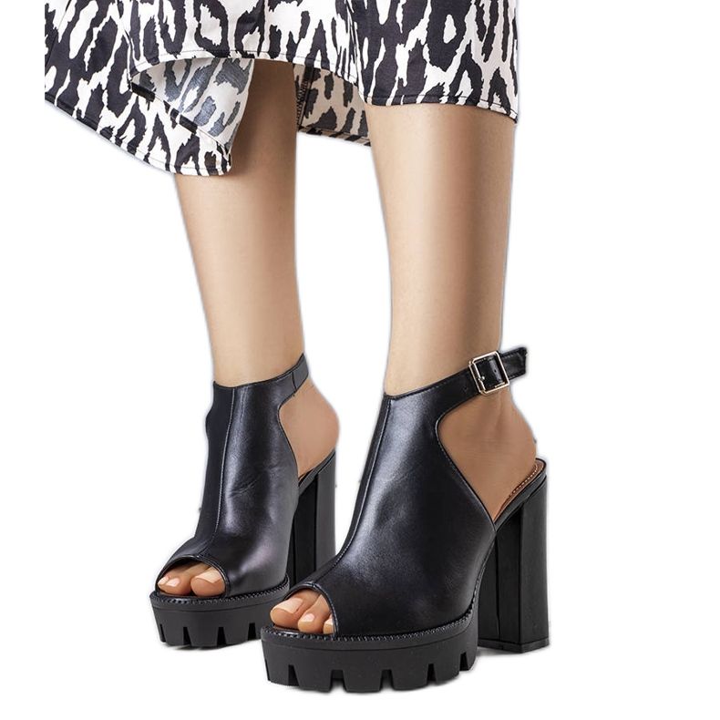 Svarta sandaler från Giuliana