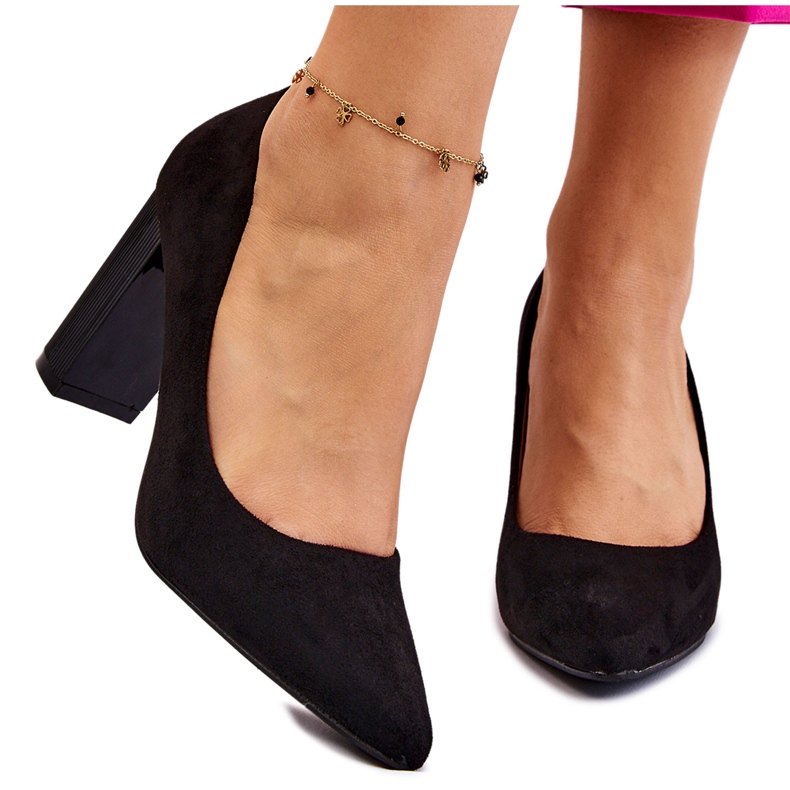 Mocka Pumps På En Moderiktig Klack Svart Estellia