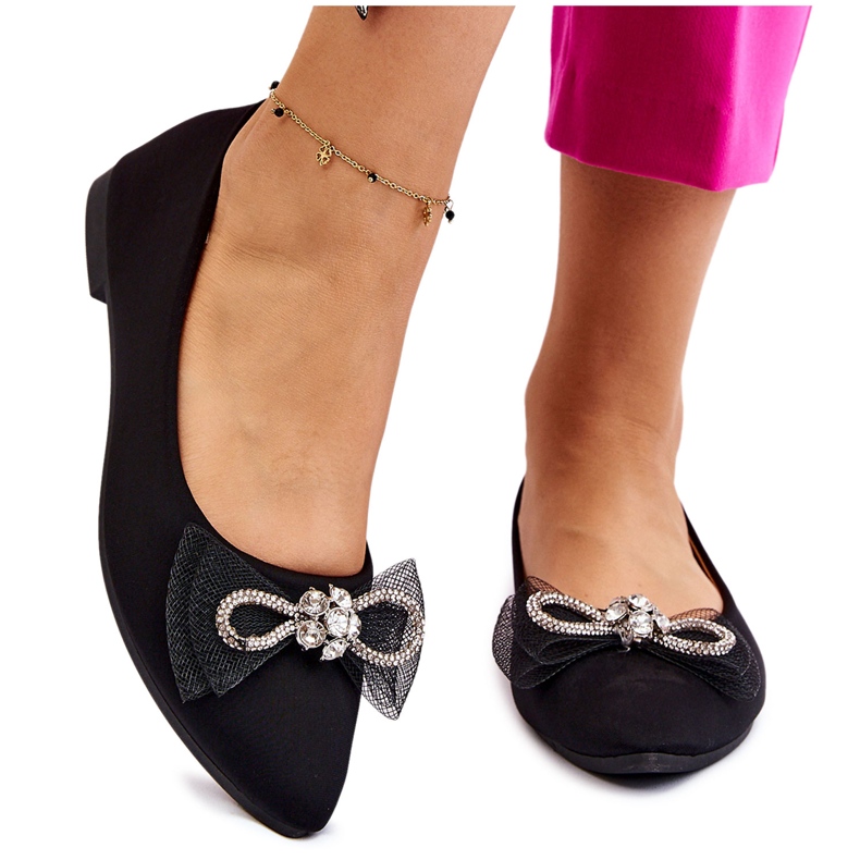 PS1 Spetsiga ballerinor för kvinnor med en dekorativ rosett Svart lysande