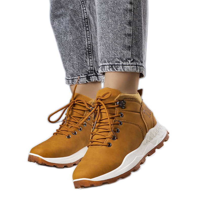 Bruna isolerade stövlar för dam från Adleri