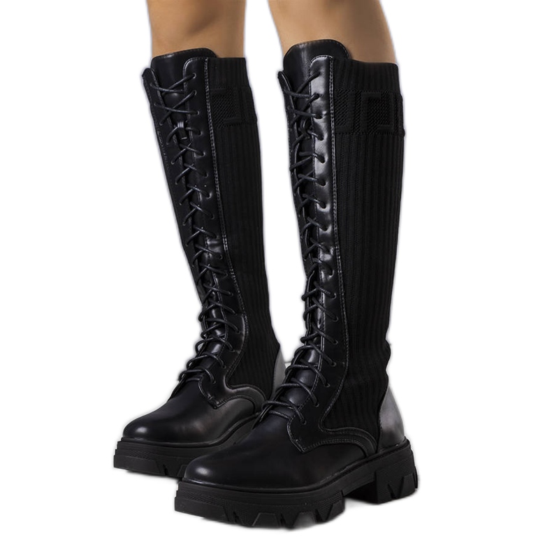 BM Svarta snörstövlar från Montis