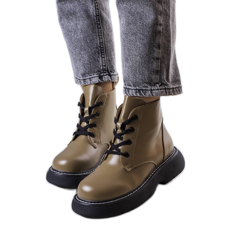 Lutero gröna isolerade stövlar