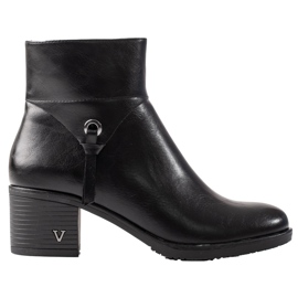 W. Potocki Damstövlar Potocki på en bred svart stolpe