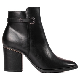 W. Potocki Kvinnors stövlar Potocki på en svart stolpe