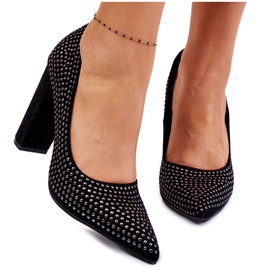 Pumps i mocka med dekorativa dubbar, svarta dories