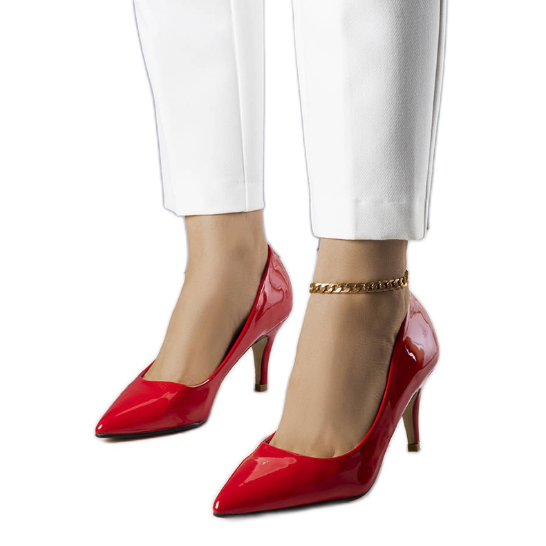 Rödlackade klackar från Hadlee