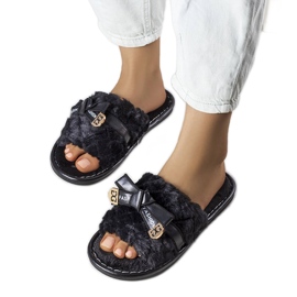 Svarta tofflor med rosett från Peter