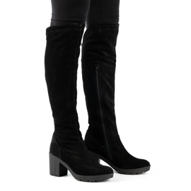 Olivier Svarta mockastövlar värmde på Margaret-stolpen