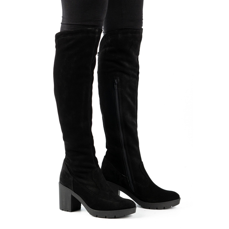 Olivier Svarta mockastövlar värmde på Margaret-stolpen