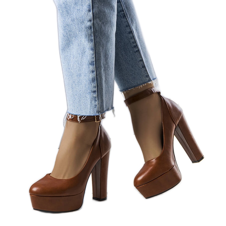 PA1 Bruna högklackade pumps från Adela