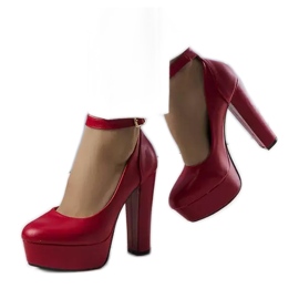 PA1 Röda högklackade pumps från Adela