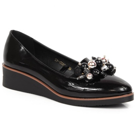 Svartlackade kilskor med pärlor Potocki SZ12031