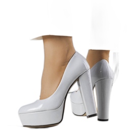 BM Gråa högklackade pumps från Kari