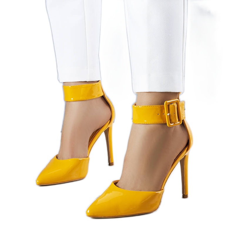 BM Sonya orange lackade pumps