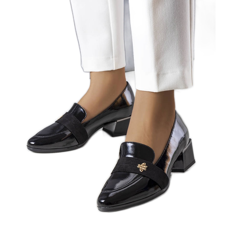 Vinceza pumps i svart lack