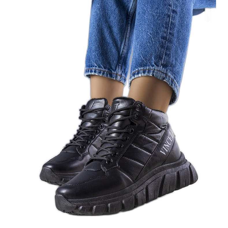 Luz svarta isolerade snöstövlar